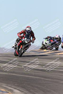 media/Dec-07-2025-CVMA (Sun) [[3e7d2de5dc]]/Race 7-Formula Lightweight Twins Shootout/